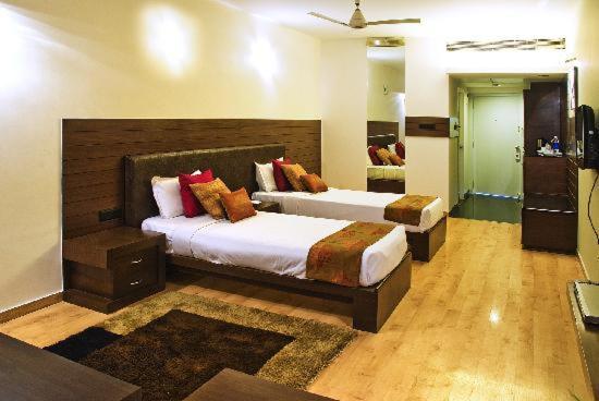 The Woodrose Hotel Bangalore Luaran gambar