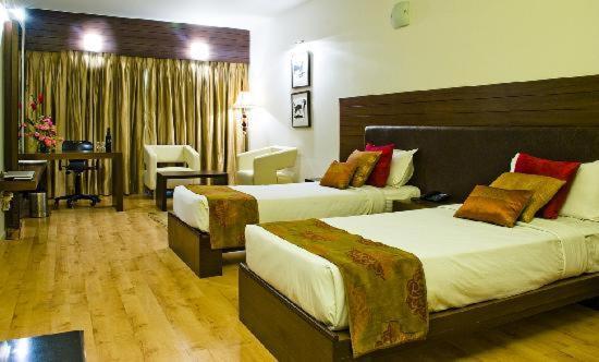 The Woodrose Hotel Bangalore Luaran gambar