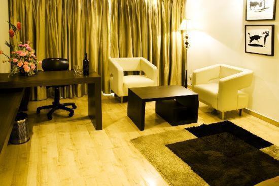 The Woodrose Hotel Bangalore Luaran gambar