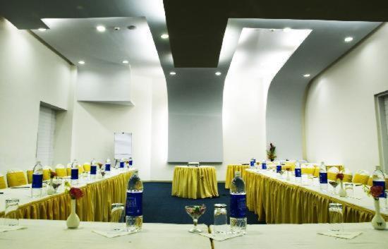 The Woodrose Hotel Bangalore Luaran gambar