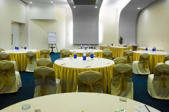 The Woodrose Hotel Bangalore Luaran gambar