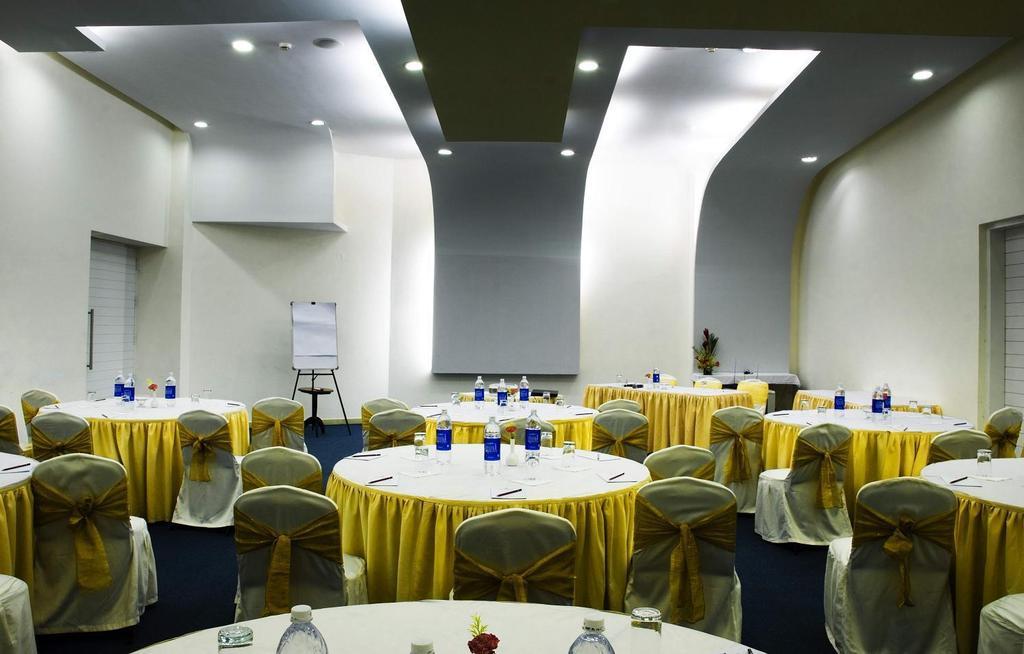 The Woodrose Hotel Bangalore Luaran gambar