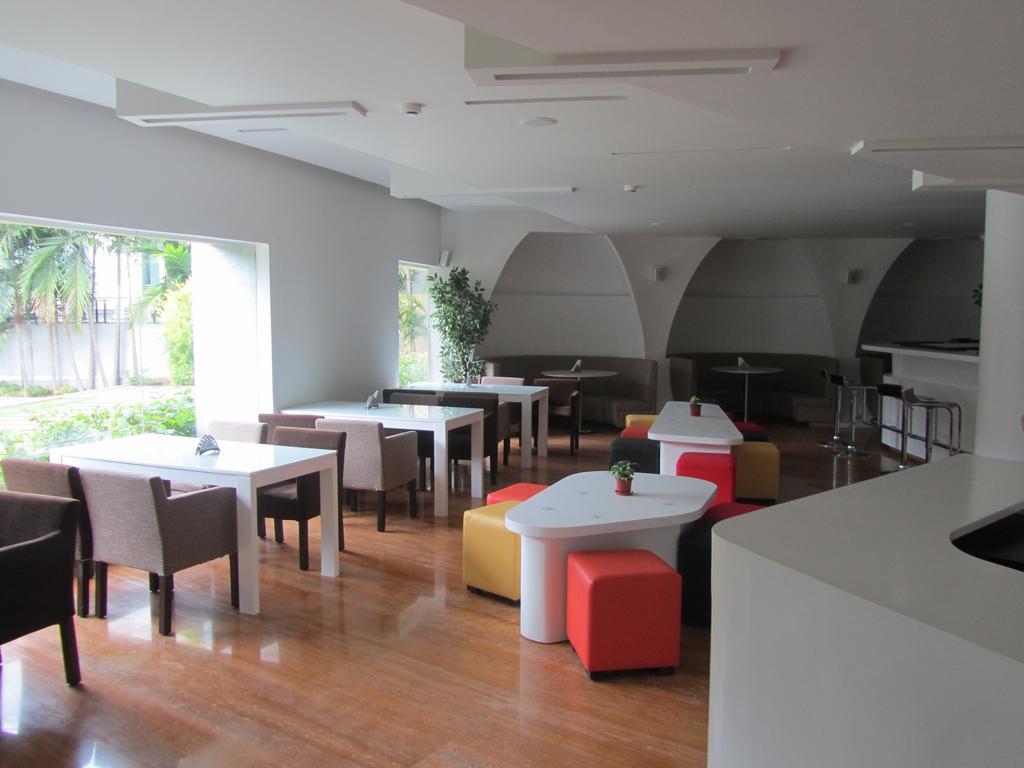 The Woodrose Hotel Bangalore Luaran gambar