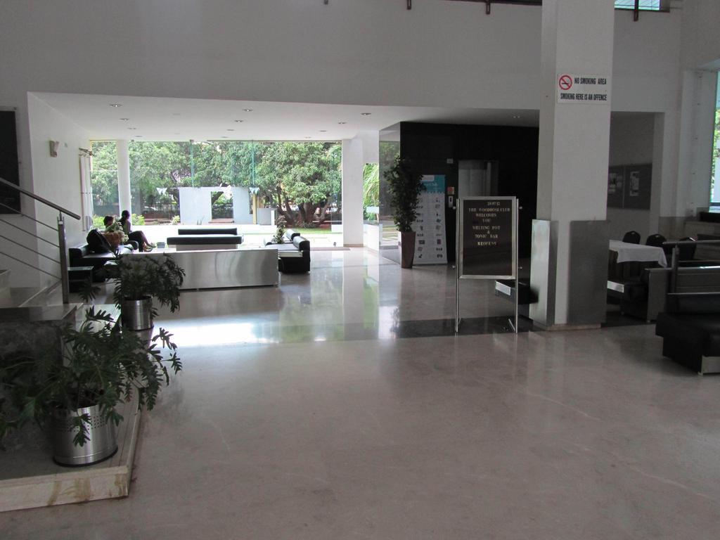 The Woodrose Hotel Bangalore Luaran gambar