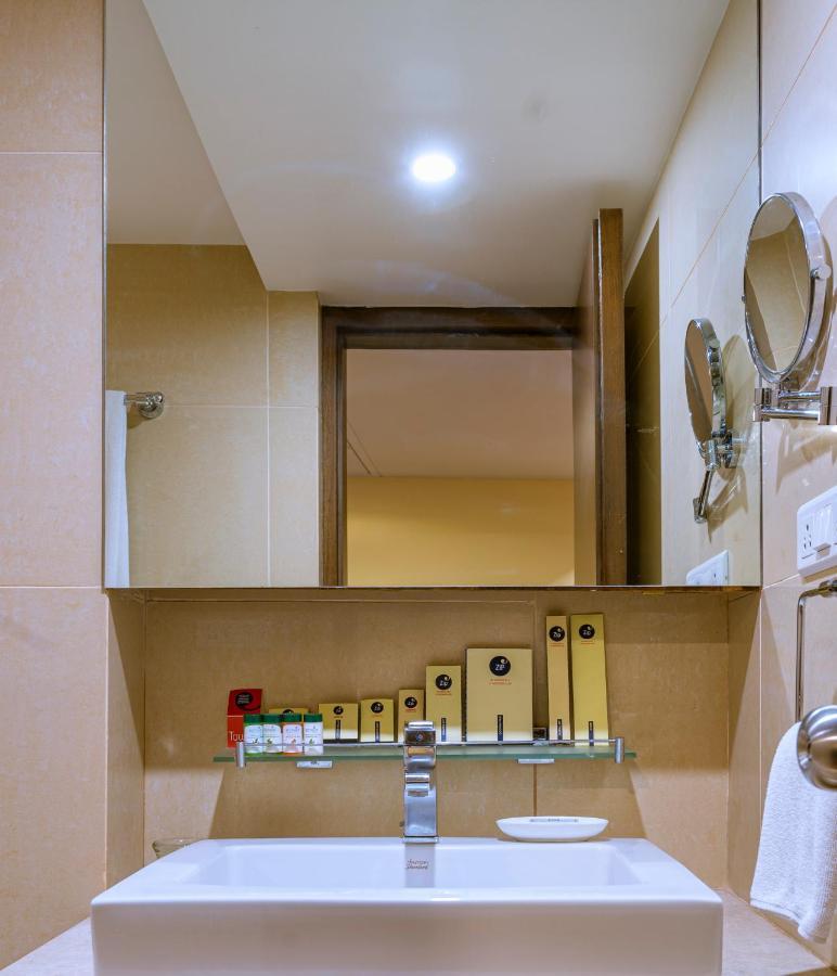 The Woodrose Hotel Bangalore Luaran gambar